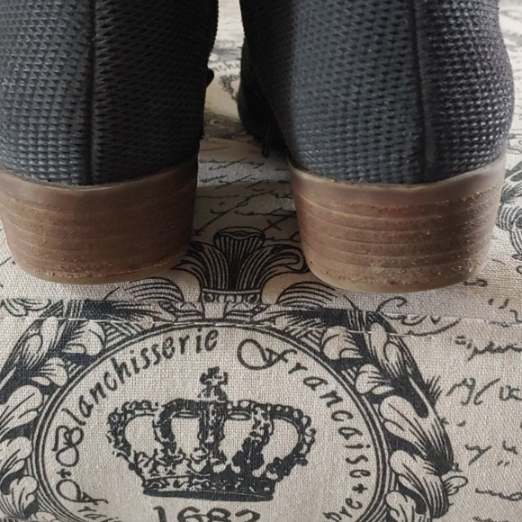 Kensie Dk Gray Zip Booties Sz 9 - Picture 3 of 5